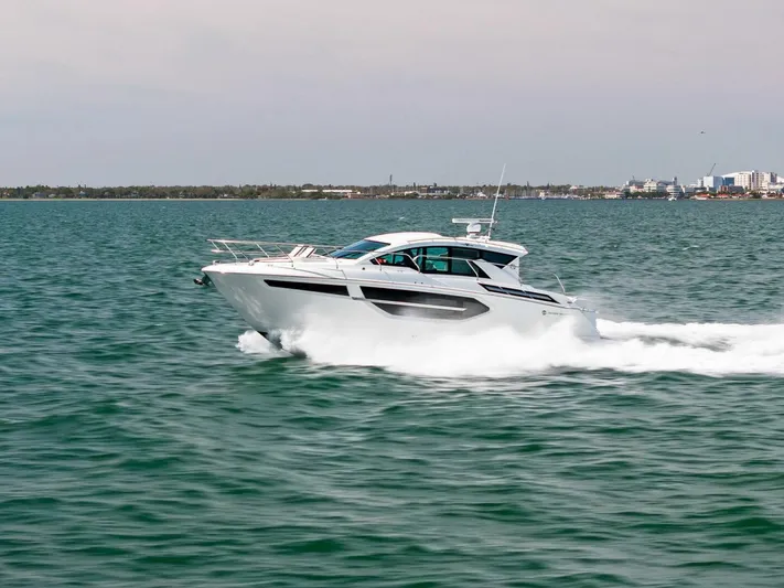 Livin' The Dream IV Yacht Photos Pics 