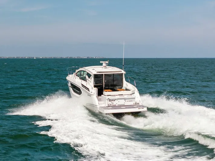 Livin' The Dream IV Yacht Photos Pics 