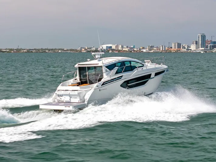 Livin' The Dream IV Yacht Photos Pics 