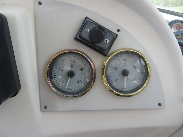  Yacht Photos Pics Dashboard gauges of 2000 Bluewater Yachts Millennium Series 63 boat.