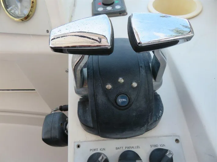  Yacht Photos Pics Close-up of throttle controls on a 2000 Bluewater Yachts Millennium Series 63.