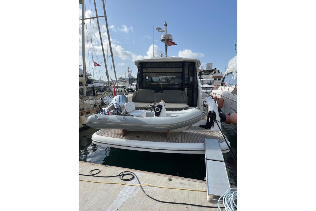 2016 Bavaria 43 