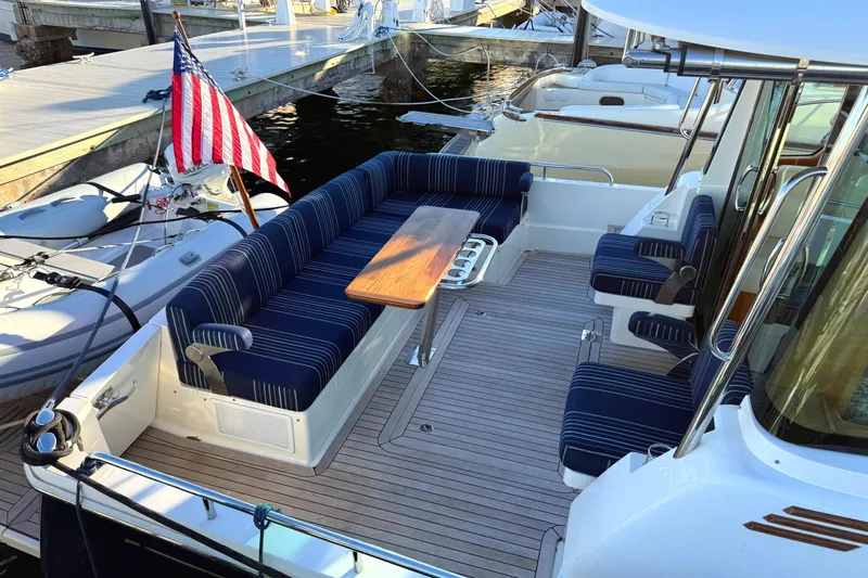 R Queen III Yacht Photos Pics 