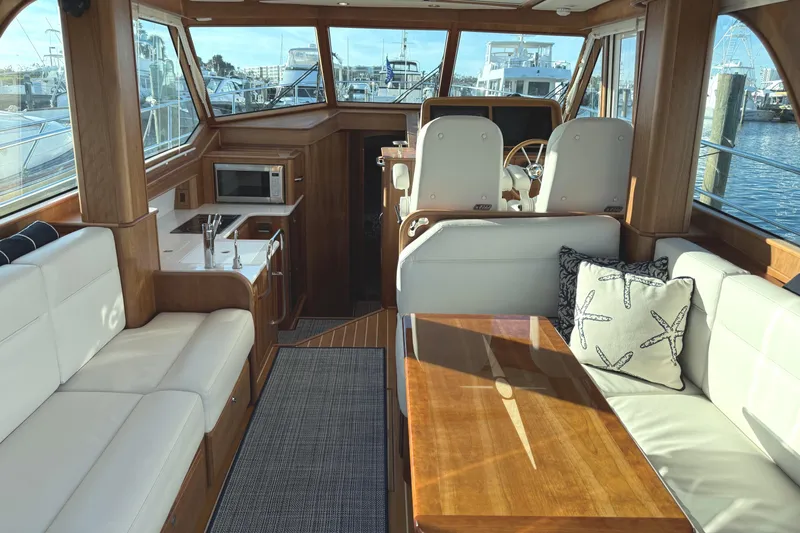 R Queen III Yacht Photos Pics 