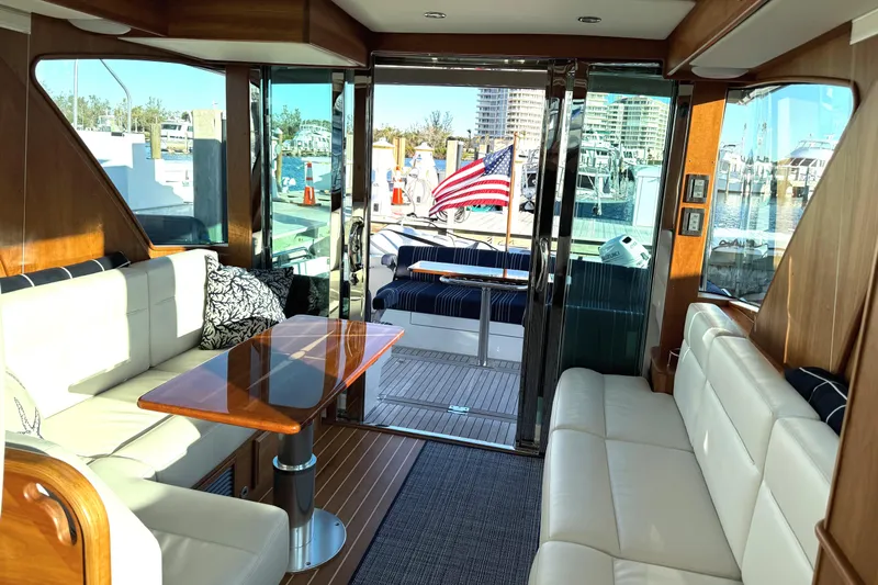 R Queen III Yacht Photos Pics 