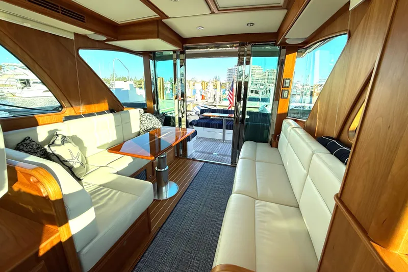 R Queen III Yacht Photos Pics 