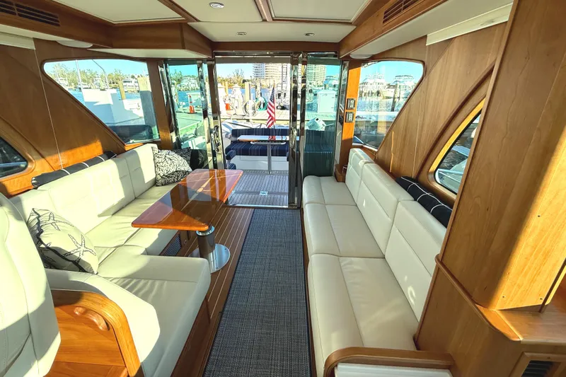 R Queen III Yacht Photos Pics 