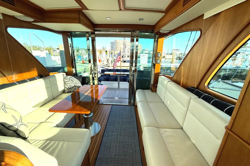 R Queen III Yacht Photos Pics 