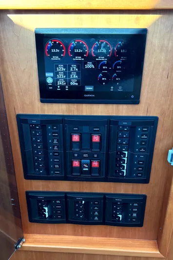 R Queen III Yacht Photos Pics 