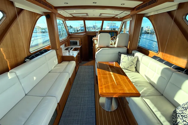 R Queen III Yacht Photos Pics 