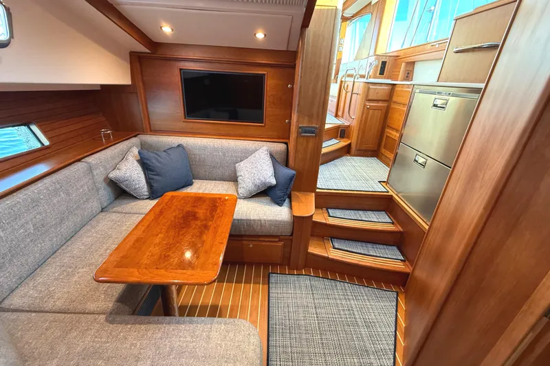 R Queen III Yacht Photos Pics 