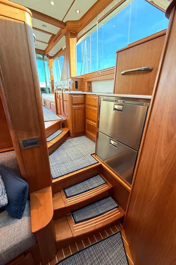 R Queen III Yacht Photos Pics 