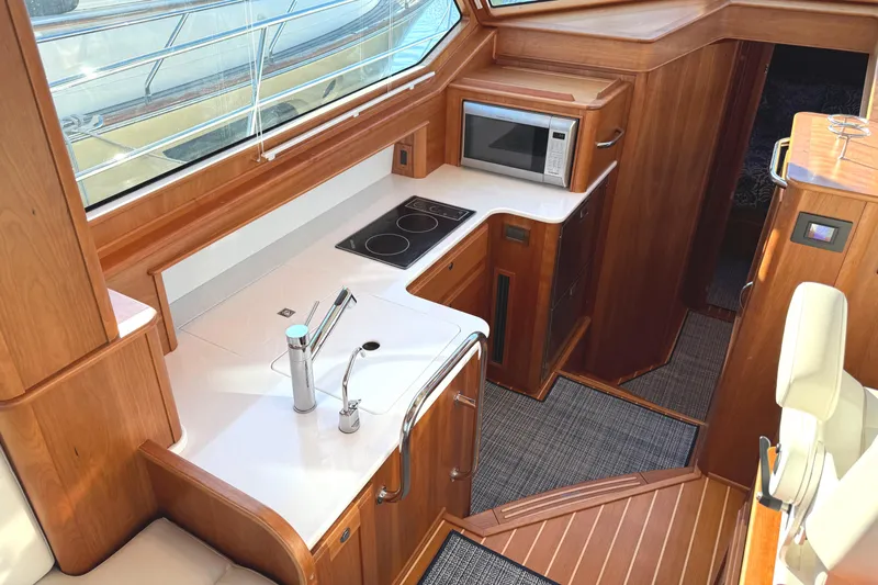 R Queen III Yacht Photos Pics 