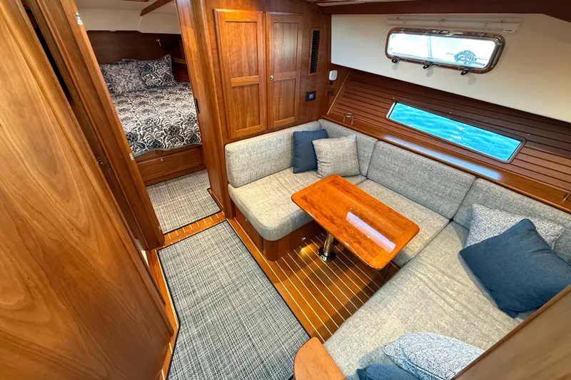 R Queen III Yacht Photos Pics 