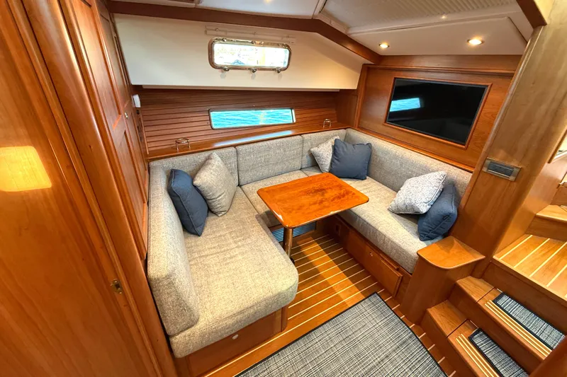 R Queen III Yacht Photos Pics 