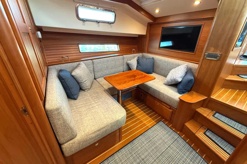 R Queen III Yacht Photos Pics 