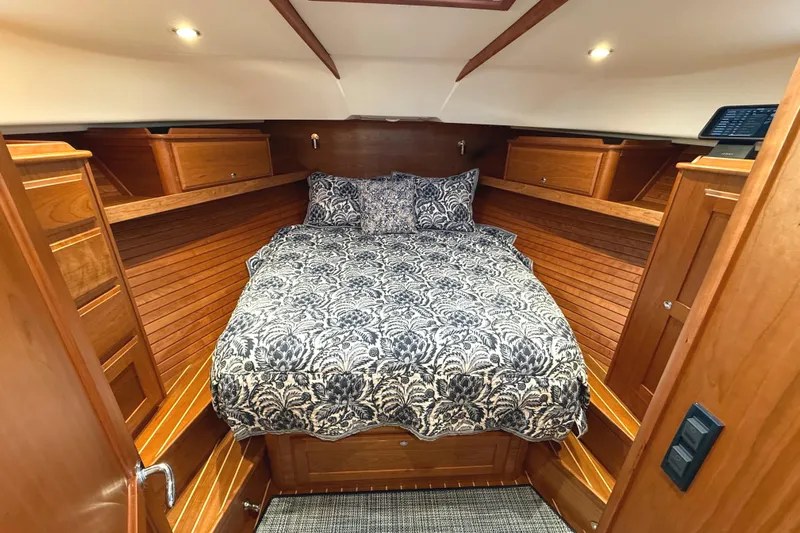 R Queen III Yacht Photos Pics 