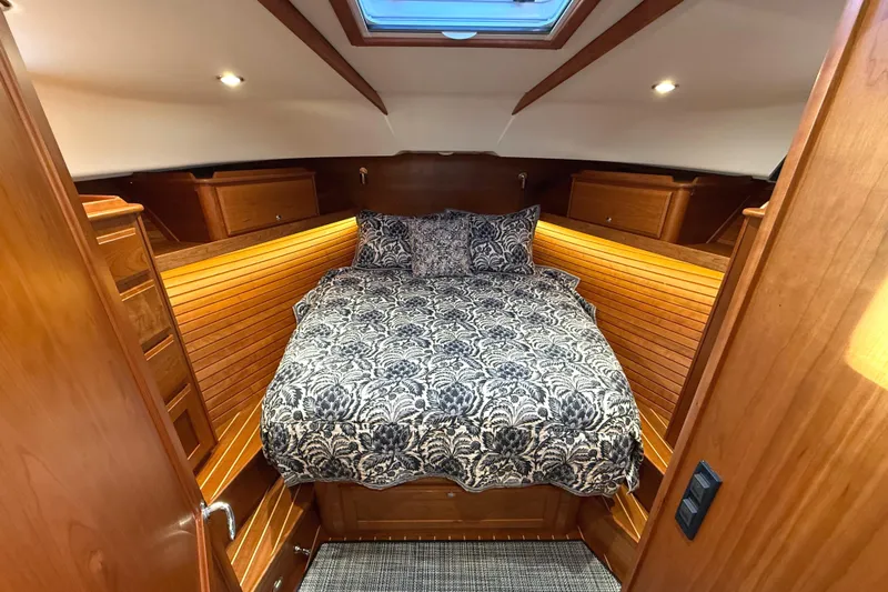 R Queen III Yacht Photos Pics 