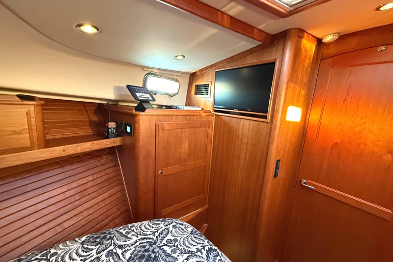 R Queen III Yacht Photos Pics 