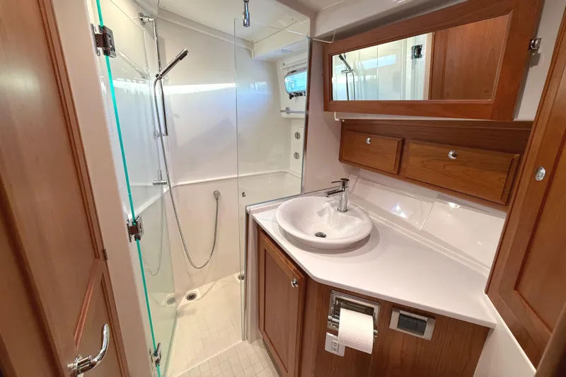 R Queen III Yacht Photos Pics 