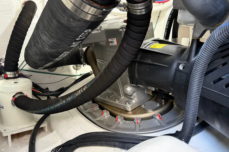 R Queen III Yacht Photos Pics 