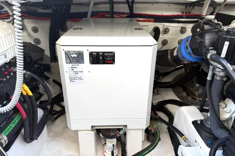 R Queen III Yacht Photos Pics 