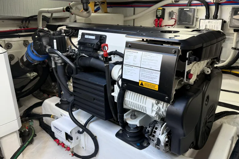 R Queen III Yacht Photos Pics 