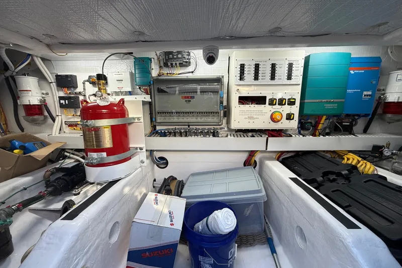 R Queen III Yacht Photos Pics 