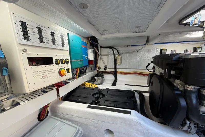 R Queen III Yacht Photos Pics 