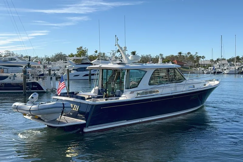 R Queen III Yacht Photos Pics 