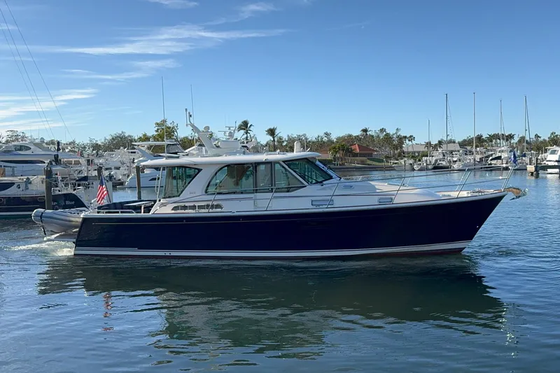 R Queen III Yacht Photos Pics 