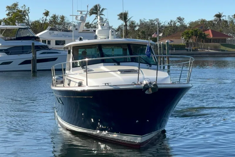 R Queen III Yacht Photos Pics 