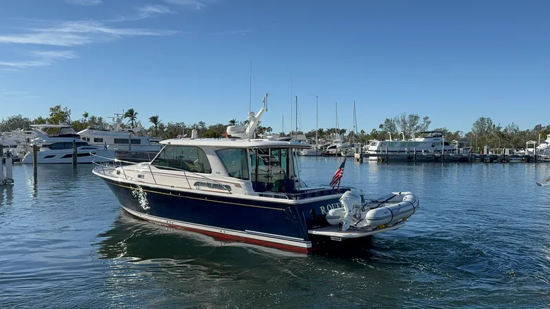 R Queen III Yacht Photos Pics 