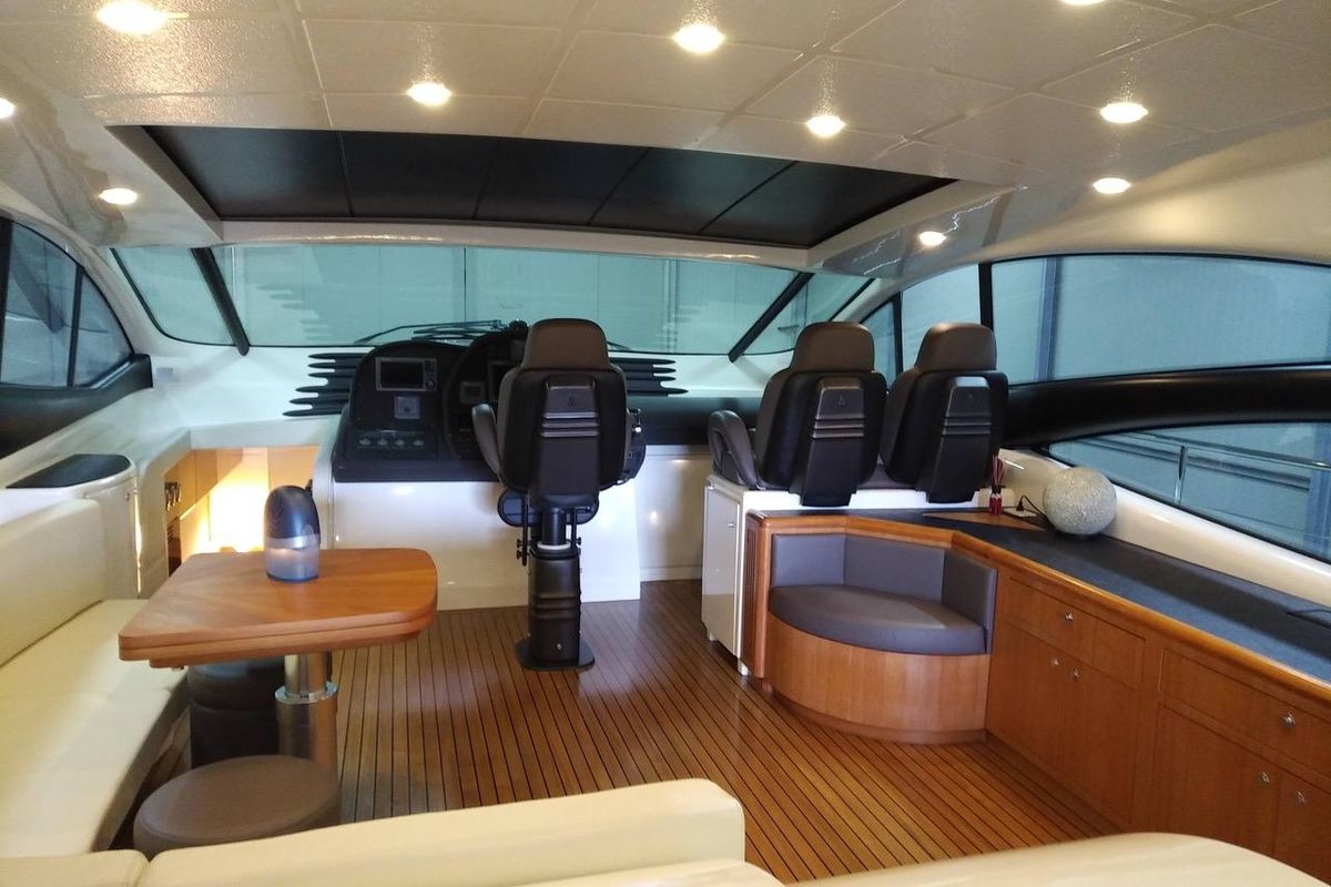 2007 Pershing 63