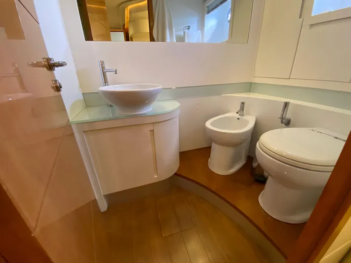 Uml Yacht Photos Pics Luxurious bathroom in 2007 Pershing 62' yacht with modern fixtures and wooden flooring.