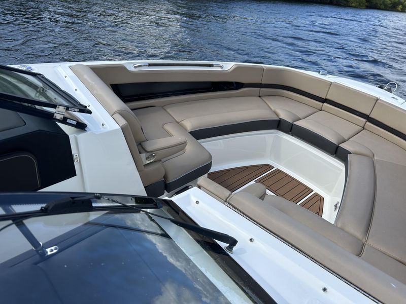 2017 Sea Ray 310 SLX