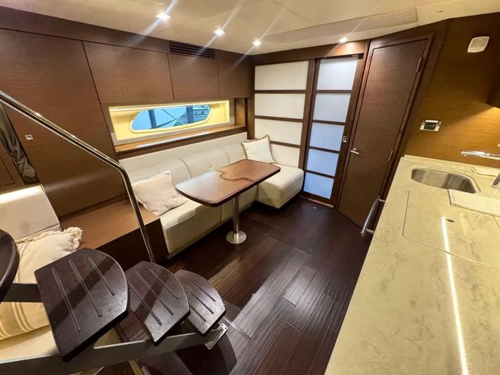  Yacht Photos Pics 2012 Sea Ray 450 Sundancer - Image 23