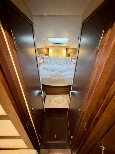  Yacht Photos Pics 2012 Sea Ray 450 Sundancer - Image 28