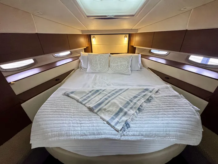  Yacht Photos Pics 2012 Sea Ray 450 Sundancer - Image 29