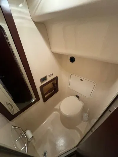  Yacht Photos Pics 2007 SEA RAY 40 MOTOR YACHT - Image 28