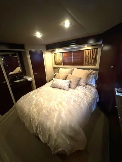  Yacht Photos Pics 2007 SEA RAY 40 MOTOR YACHT - Image 27