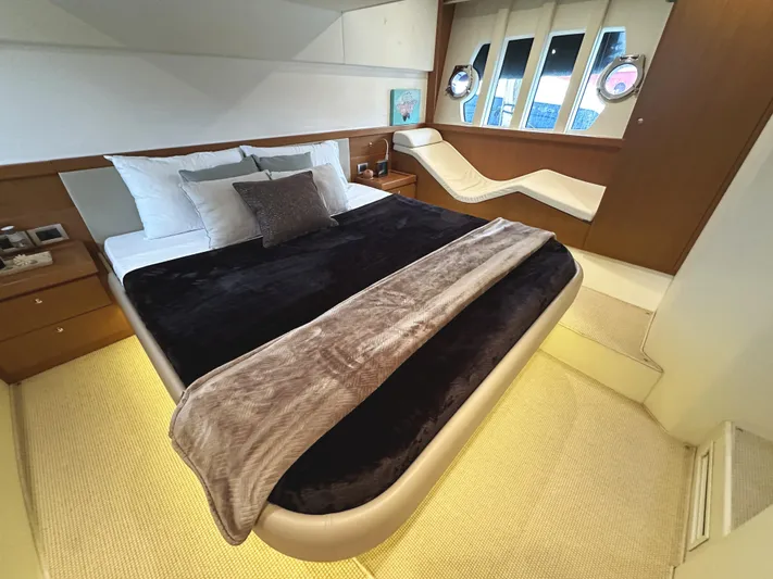 Primo Yacht Photos Pics Luxurious bedroom interior of 2014 Ferretti Yachts 530 with modern design and cozy bedding.