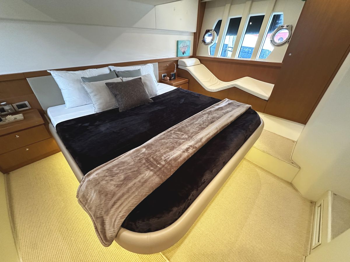 2014 Ferretti Yachts 53 
