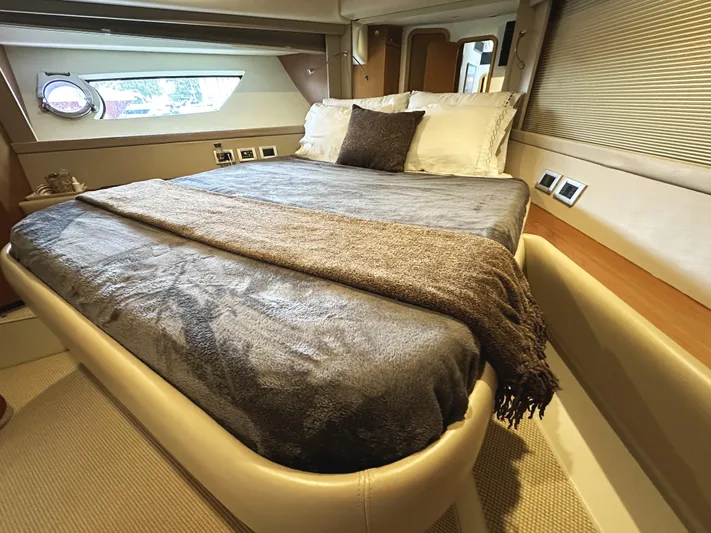 Primo Yacht Photos Pics Luxurious bedroom interior of 2014 Ferretti Yachts 530 with elegant bedding and modern design.