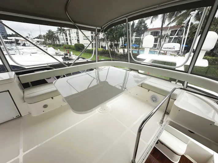 Primo Yacht Photos Pics Ferretti Yachts 530, 2014 model, featuring a spacious outdoor seating area.