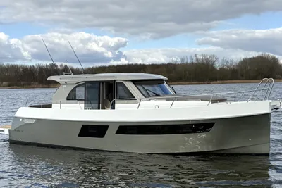 2025 Maxima 37 Cruiser