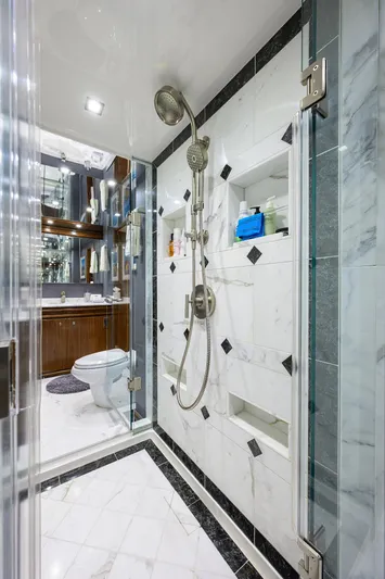 China Time Yacht Photos Pics Viking 92 CHINA TIME - Master Shower