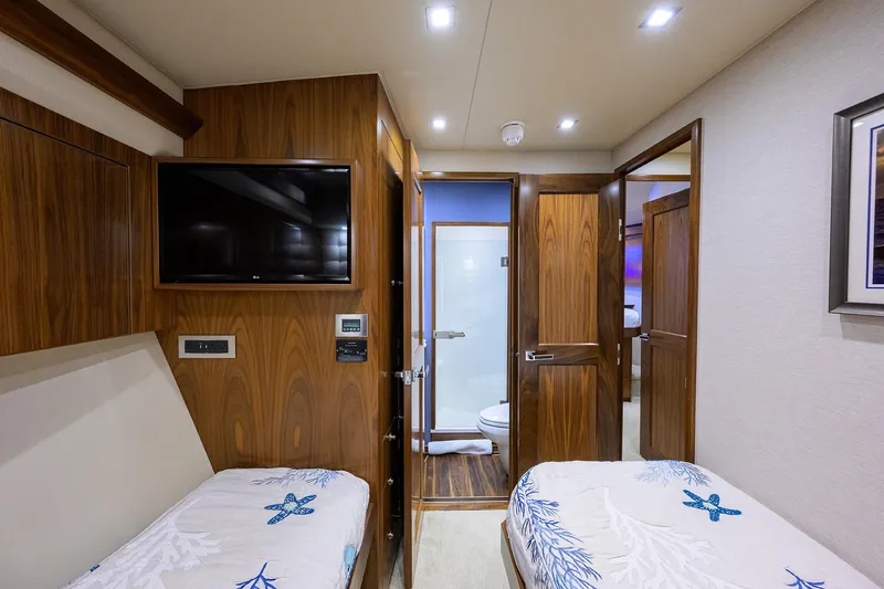 China Time Yacht Photos Pics Viking 92 CHINA TIME - Forward Port Guest Stateroom TV & Head Access