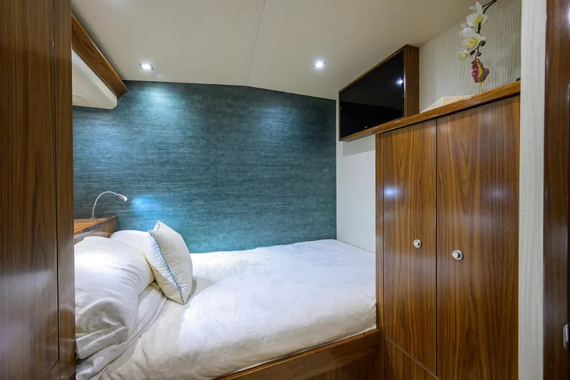 China Time Yacht Photos Pics Viking 92 CHINA TIME - Mid Port Guest Stateroom