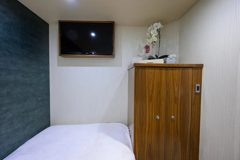 China Time Yacht Photos Pics Viking 92 CHINA TIME - Mid Port Guest Stateroom TV